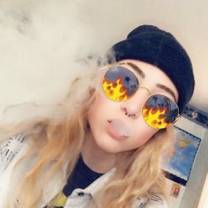 Meet your Posher, Aliya